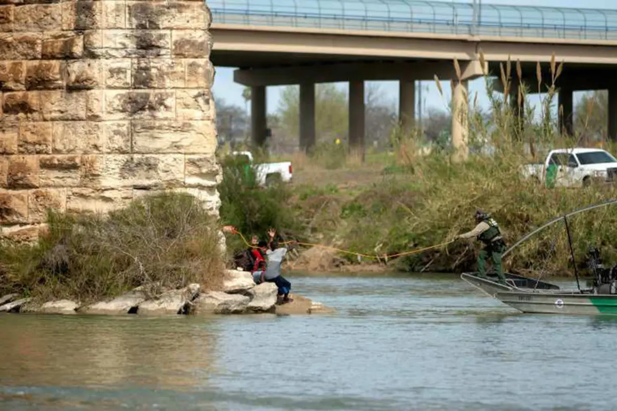 Madre migrante y su pequeño hijo mueren ahogados al intentar cruzar a EEUU