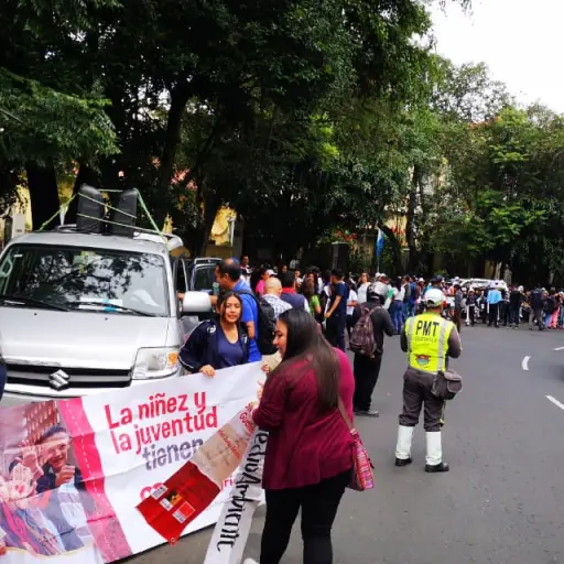 caminata jovenes clima ,