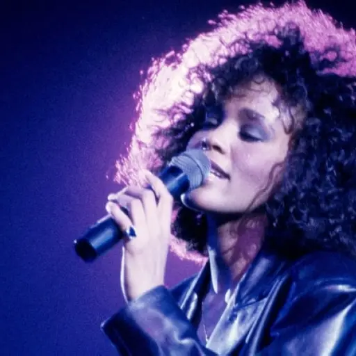 Whitney-Houston-1920-portada ,