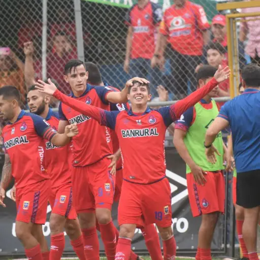 Alejandro Díaz celebra su anotación que a la postre le dio el triunfo a Municipal. Foto: Omar Solís