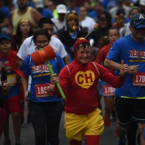 Decenas de niños, niñas participaron en esta actividad deportiva. 