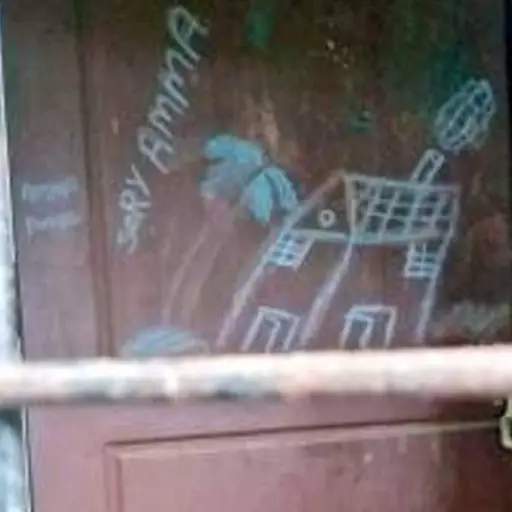 La menor cuando salió de su casa escribió en la puerta 
