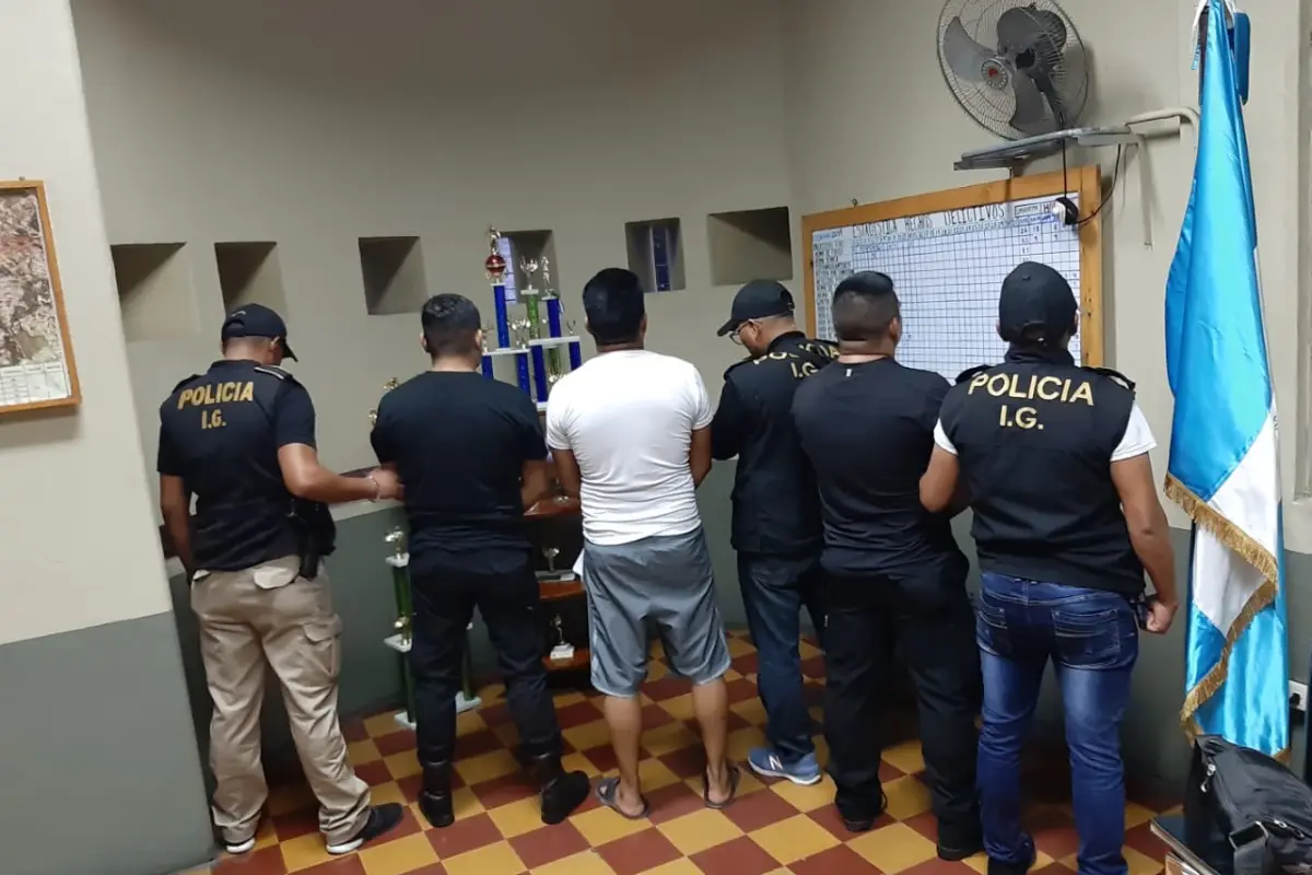 PNC busca a 8 agentes acusados de allanamiento ilegal en Escuintla