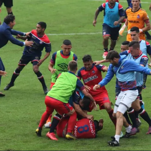 El directivo chivo se refirió a la decisión del árbitro.