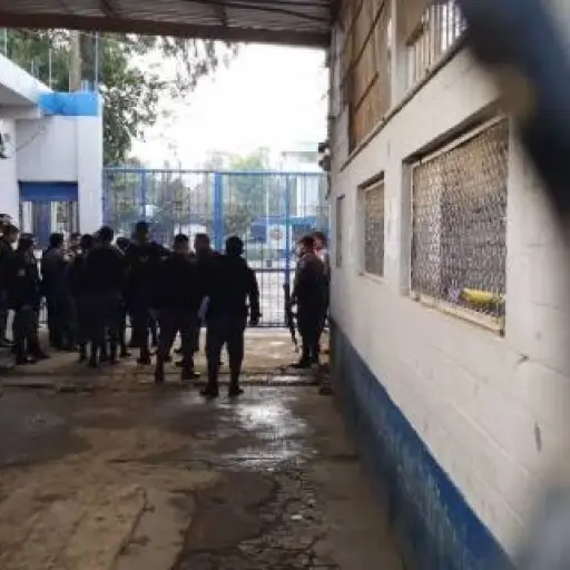 Autoridades investigan si hay personal involucrado.