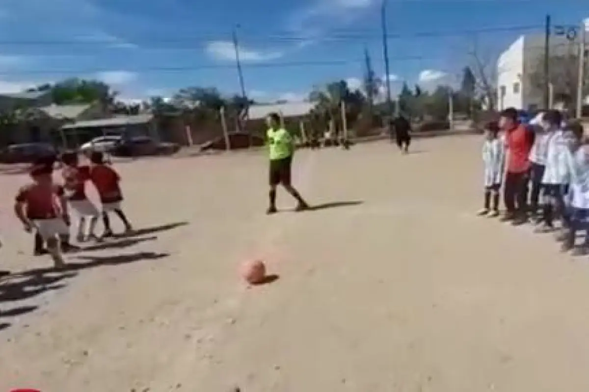 Balacera interrumpe y causa pánico en partido de futbol infantil