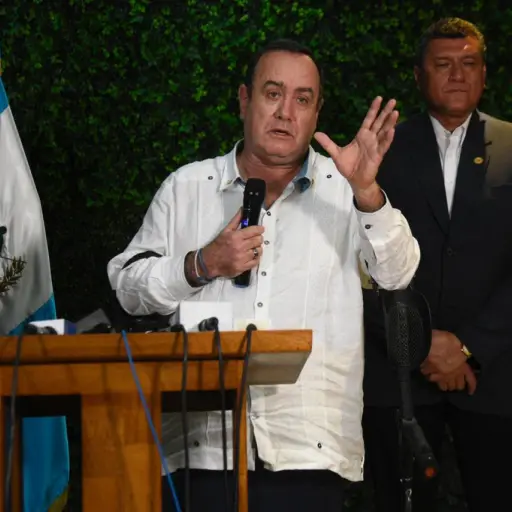 Alejandro Giammattei en conferencia de prensa. Foto: Herlindo Zet.