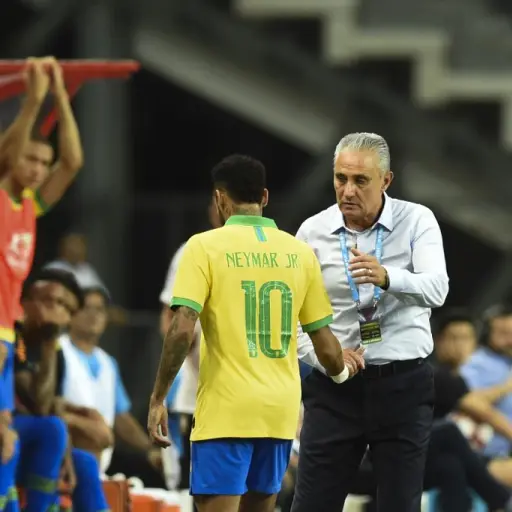 Neymar sale lesionado del amistoso ante Nigeria. Foto: AFP