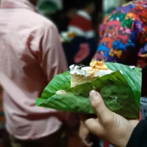 Quinceañera evitó uso platos desechables para servir su pastel (1) ,