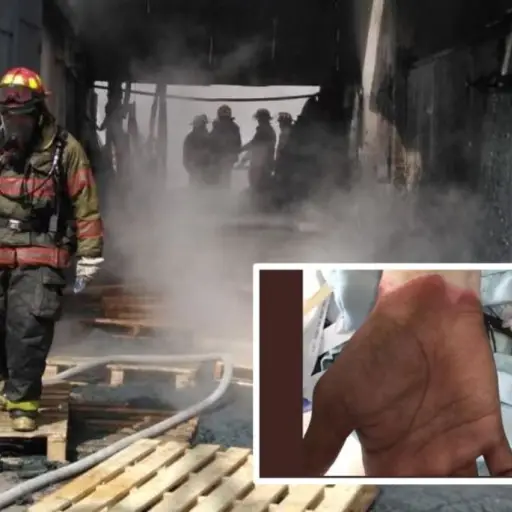 El siniestro se registró en una fábrica de plásticos.