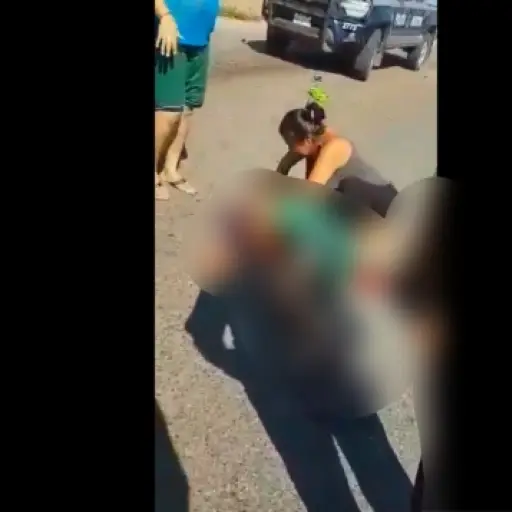 tras-chocar-su-motocicleta-contra-tractor-tres-jovenes-mueren-en-navolato-video ,