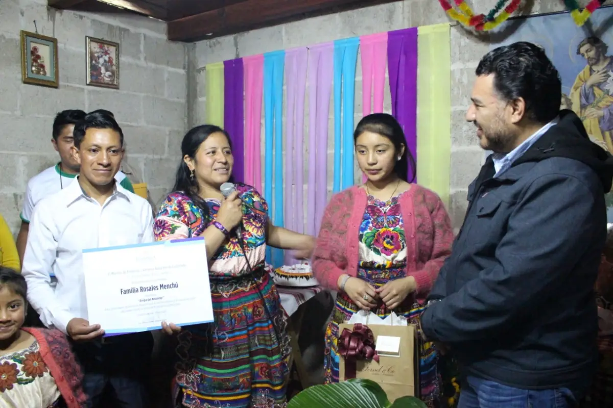 Reconocen a familia ecológica