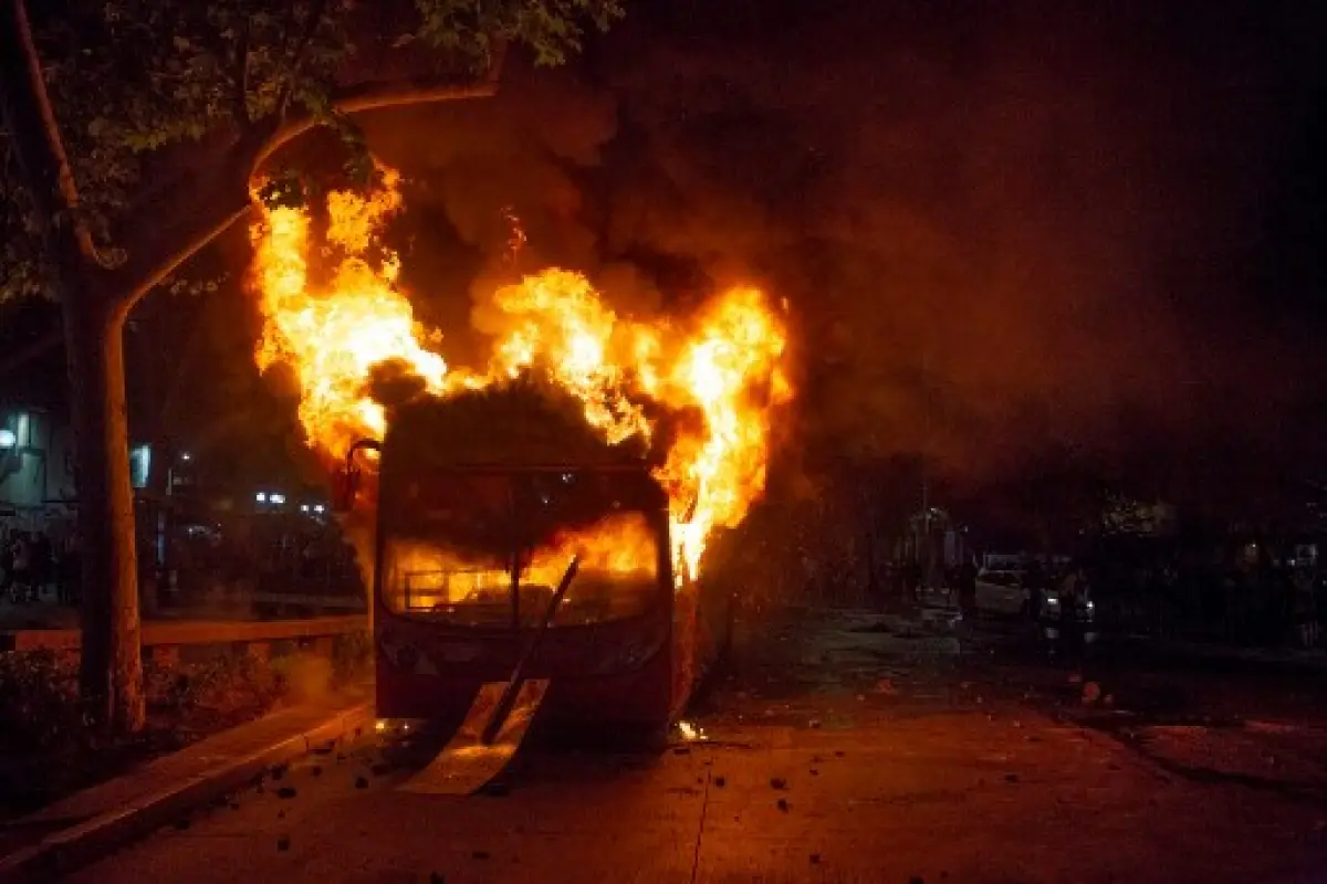 Piñera decreta "estado de emergencia" en Santiago tras jornada de disturbios. Foto: AFP