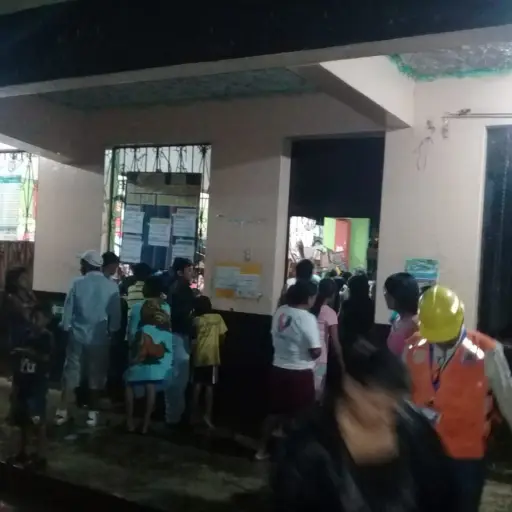 Las autoridades les brindan asistencia.