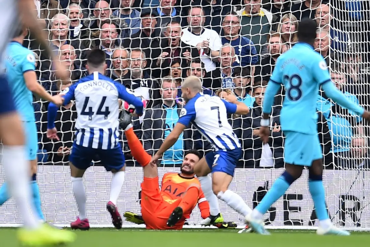 Momento en que el francés cae lesionado. Foto: AFP