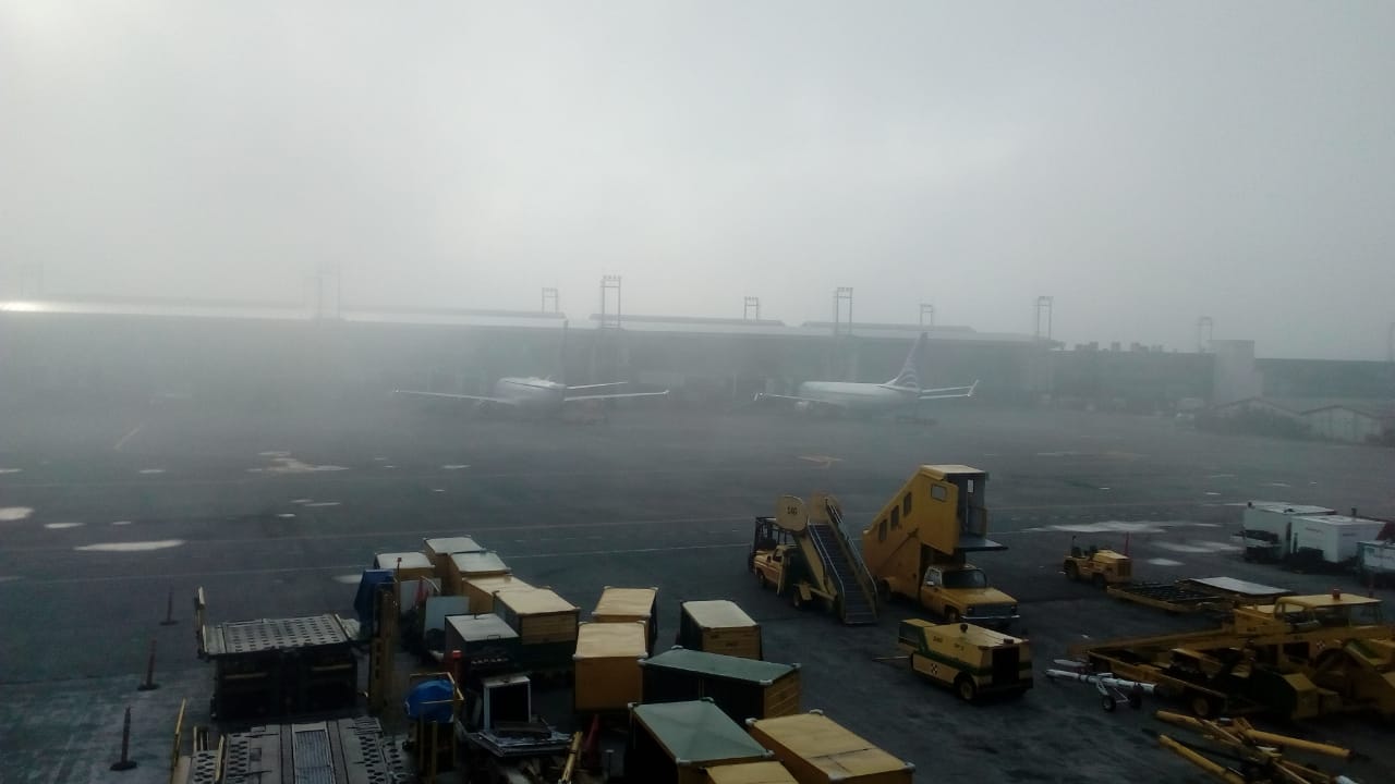 neblina sobre el aeropuerto la aurora3 | 