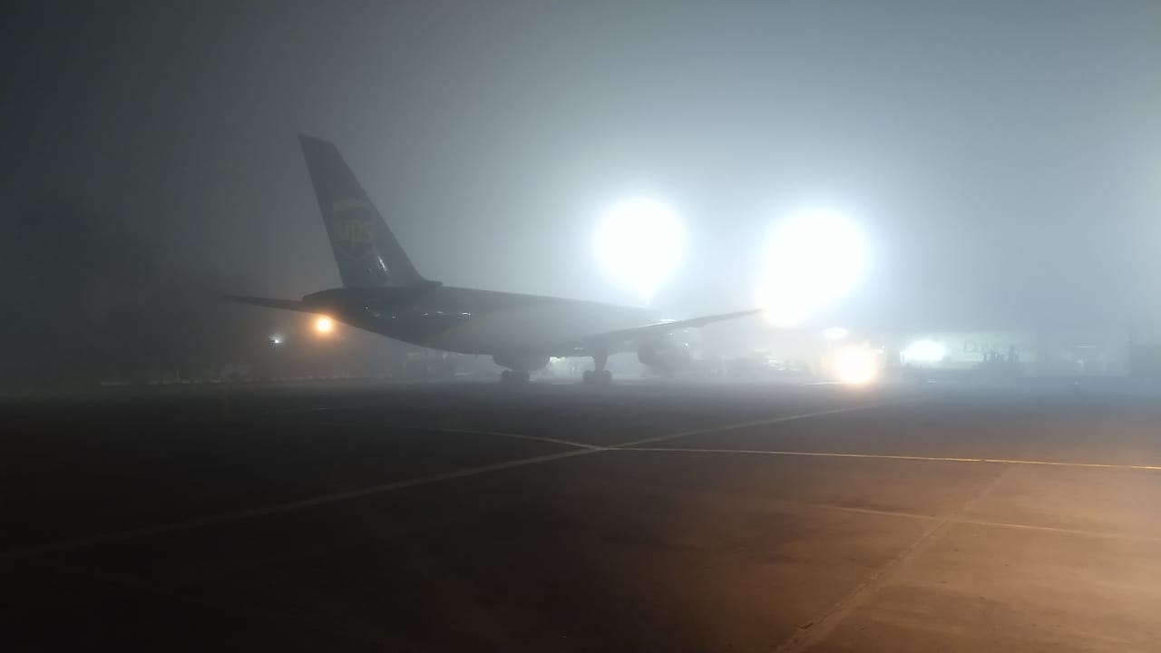 neblina sobre el aeropuerto la aurora | 