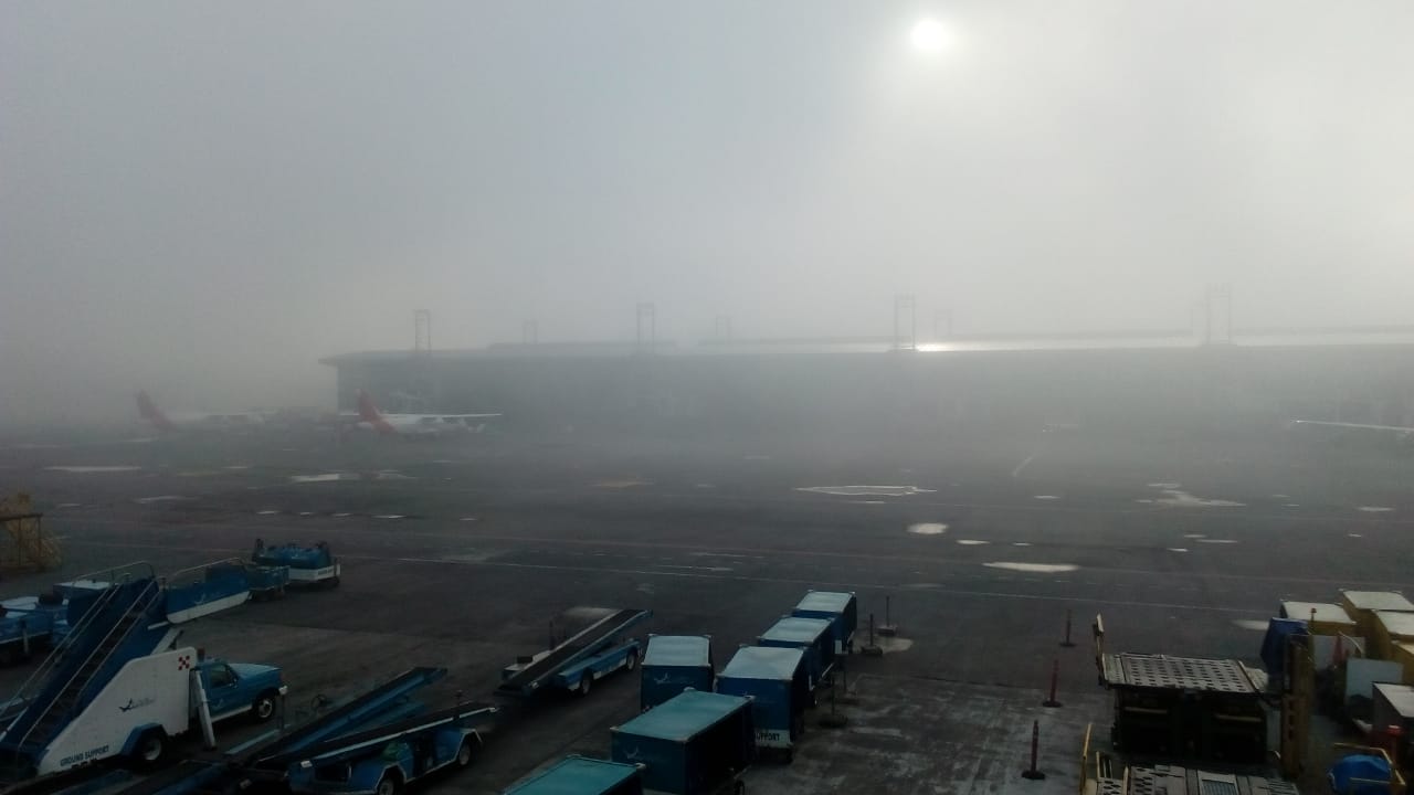 neblina sobre el aeropuerto la aurora2 | 