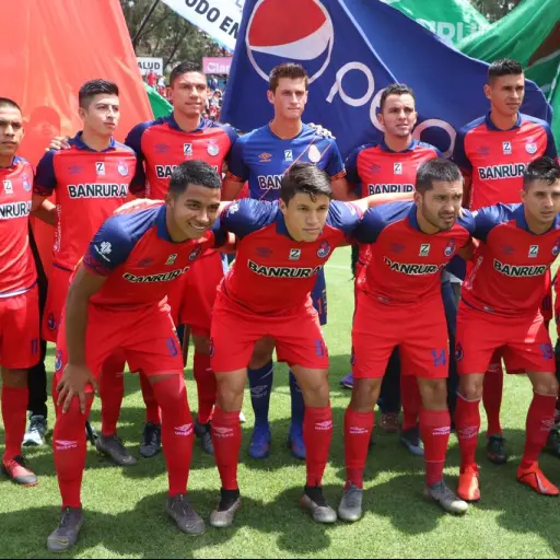 El equipo rojo que jugó contra Antigua. Foto: Mynor Sandoval