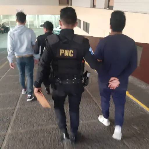 Dos menores fueron remitidos señalados de intentar atacar a pilotos.