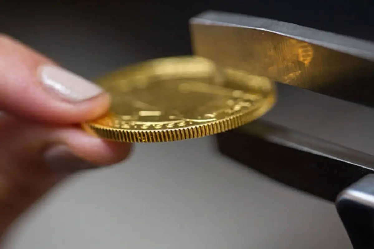 En Ciudad de México detienen a un sujeto con 20 monedas de oro