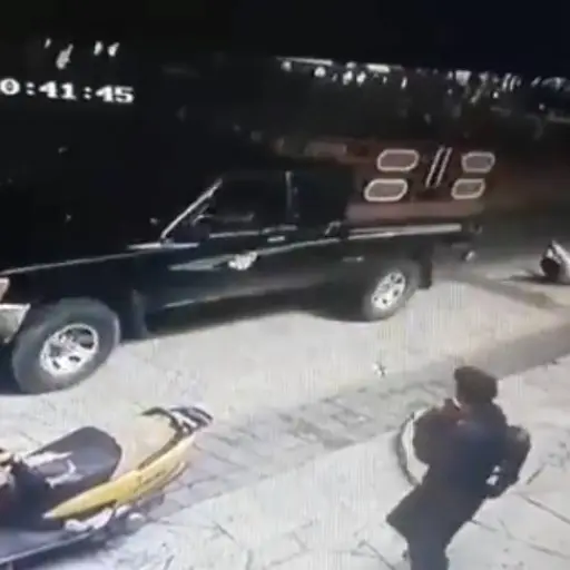 El jefe edil fue sacado a la fuerza del palacio municipal. 