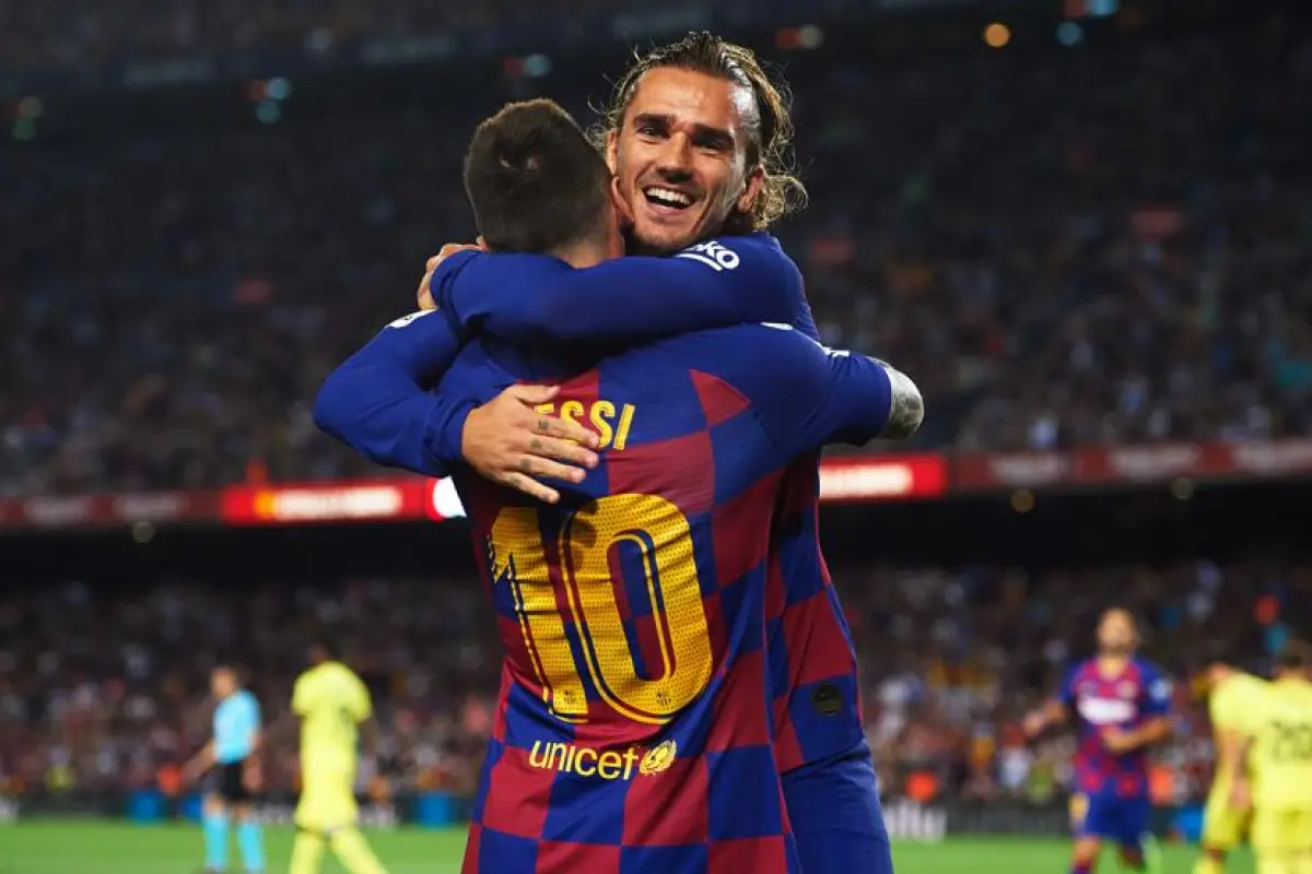 Messi y Griezmann celebran una anotación en un partido de la Champions. Foto: AFP