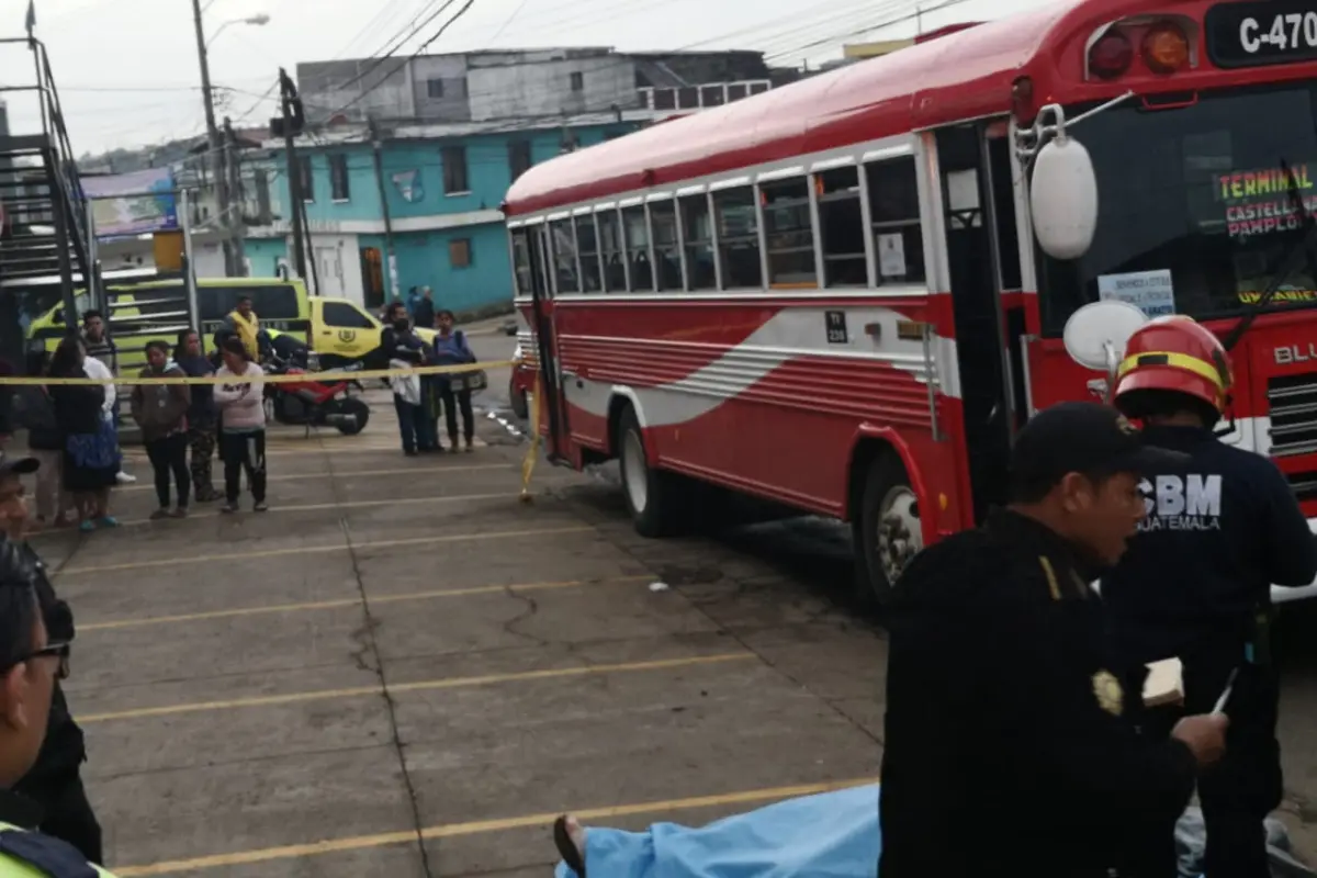 Piloto de bus murió en ataque armado zona 10 de Mixco.