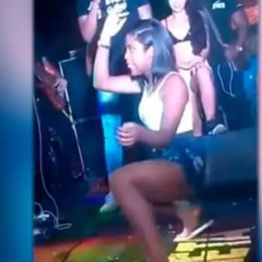 Novia Twerking patada