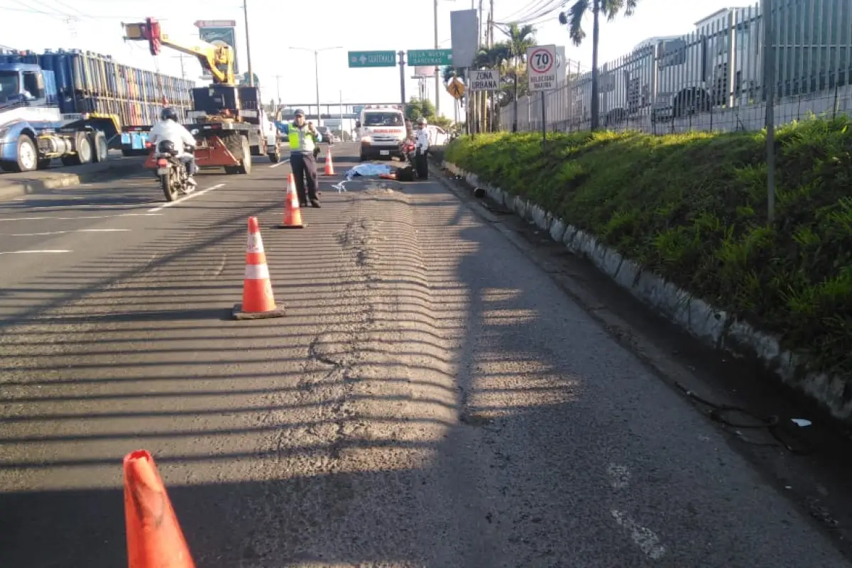 Mujer muere al accidentarse en motocicleta en ruta al Pacífico, 