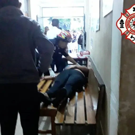 La corriente eléctrica de un rayo cayó sobre varias personas en San Marcos. Foto: Bomberos Municipales Departamentales.