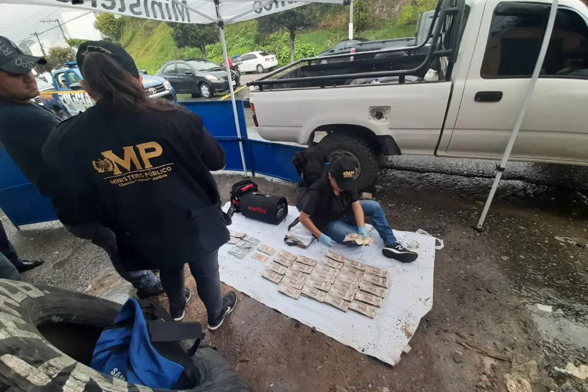 Dinero decomisado en Cobán