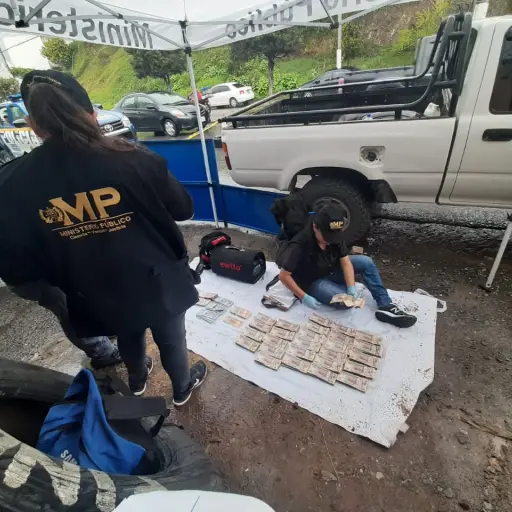 Dinero decomisado en Coban