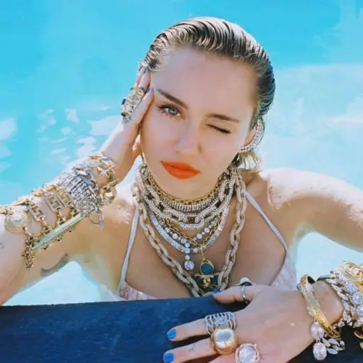 Miley Cyrus Instagram Emisoras Unidas Guatemala ,