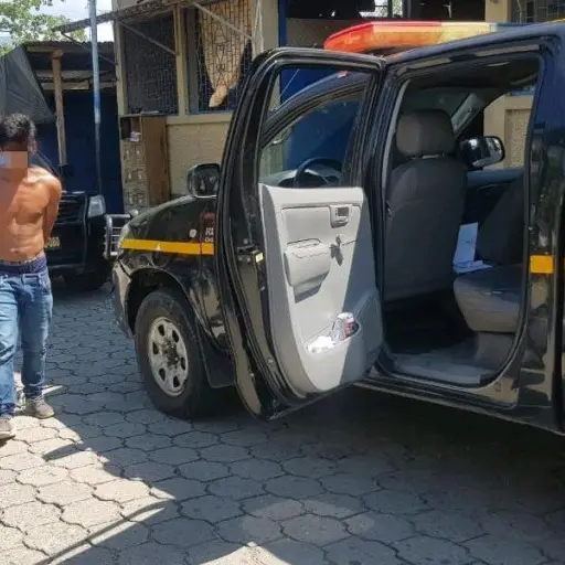 Presunto ladrón fue identificado por medio de un video en el que consta cómo le arrebatan sus pertenencias a una mujer.