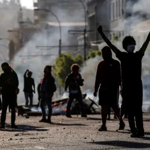 Tres días de constantes disturbios se han registrado en varias ciudades de Chile. 