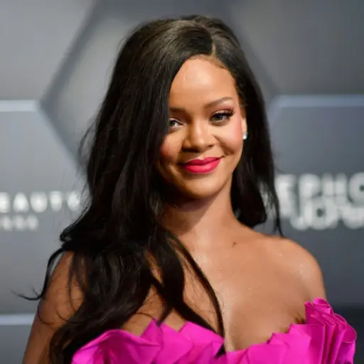 Rihanna publica candente fotografía en lencería para empoderar a mujeres curvy ,