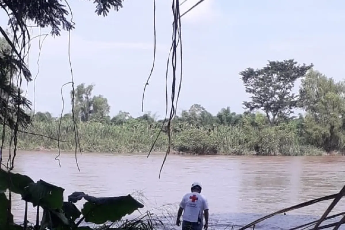 Socorristas hacen búsqueda en río Suchiate