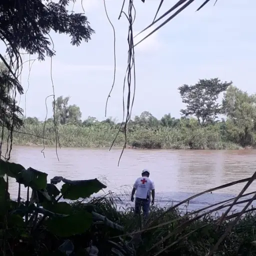 Socorristas hacen busqueda en rio Suchiate