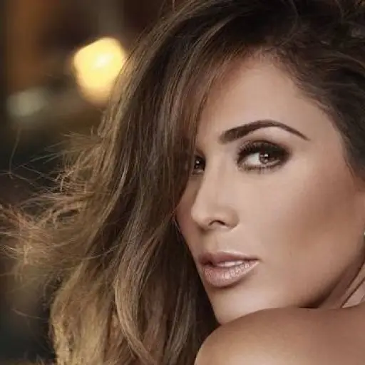 Jacky Bracamontes estrena busto luego de cirugía de 7 horas
