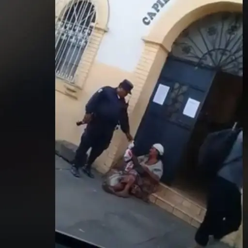 No le estaba quitando su dinero, era su hijo quien le pidió prestado.