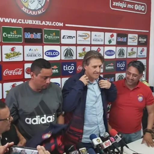 Sergio-Egea-Presentado-Xelajú-MC ,