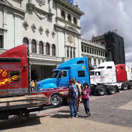 El transporte pesado protesta contra los reductores de velocidad ,