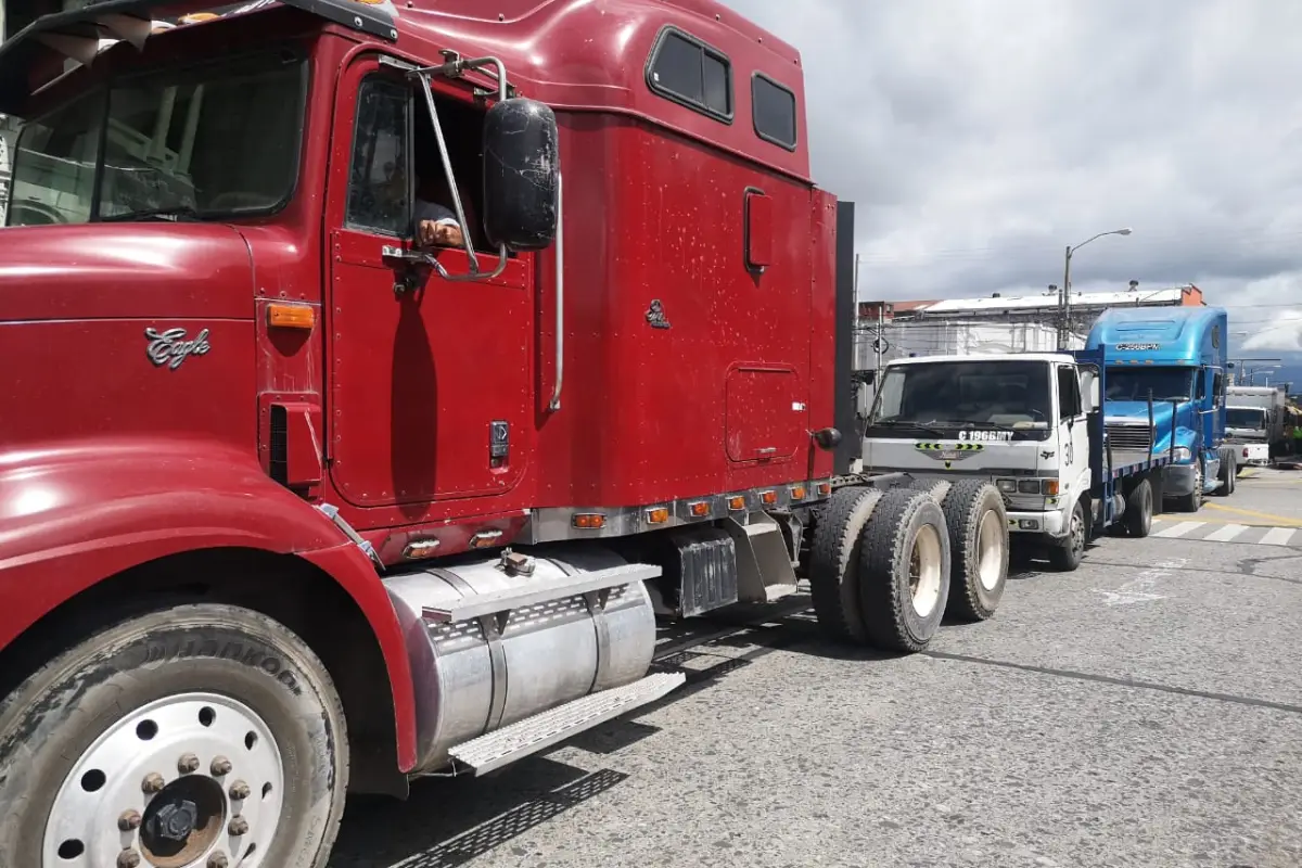 El transporte pesado protesta contra los reductores de velocidad2, 