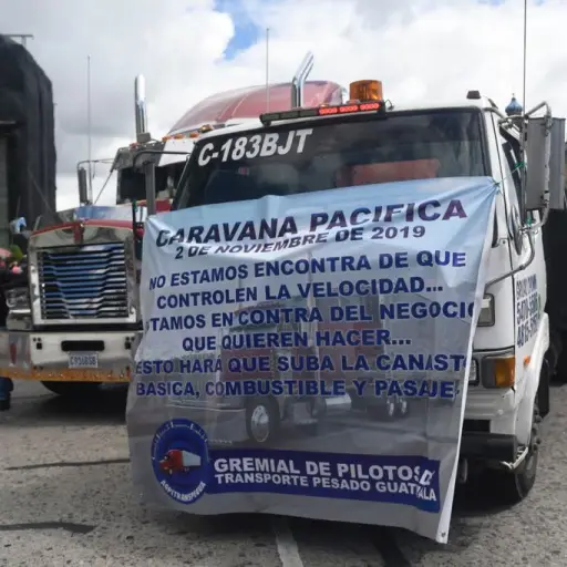 El transporte pesado protesta contra los reductores de velocidad3 ,