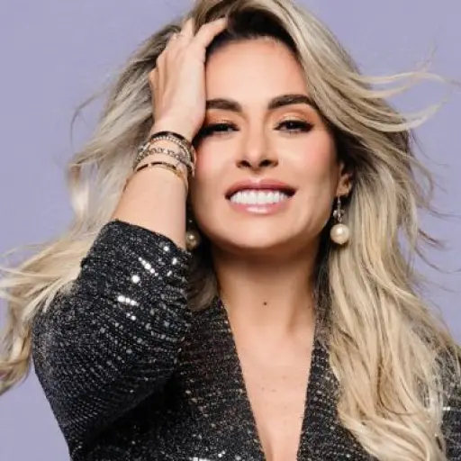 Galilea Montijo incendia las redes al lucir un provocativo traje negro ,