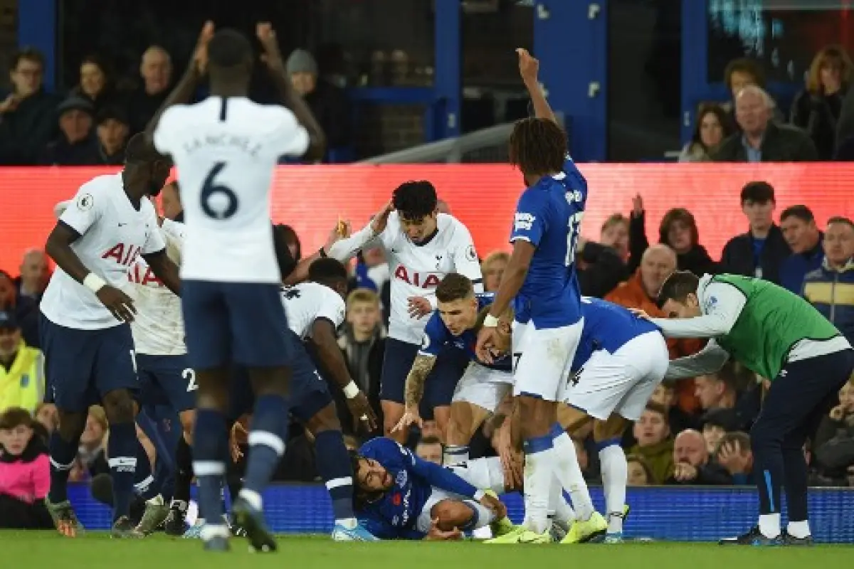 El partido entre el Everton y el Tottenham terminó con el lamentable incidente.