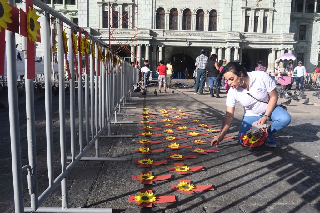 2500 cruces recuerdan a las mujeres asesinadas en el gobierno de Jimmy Morales | 