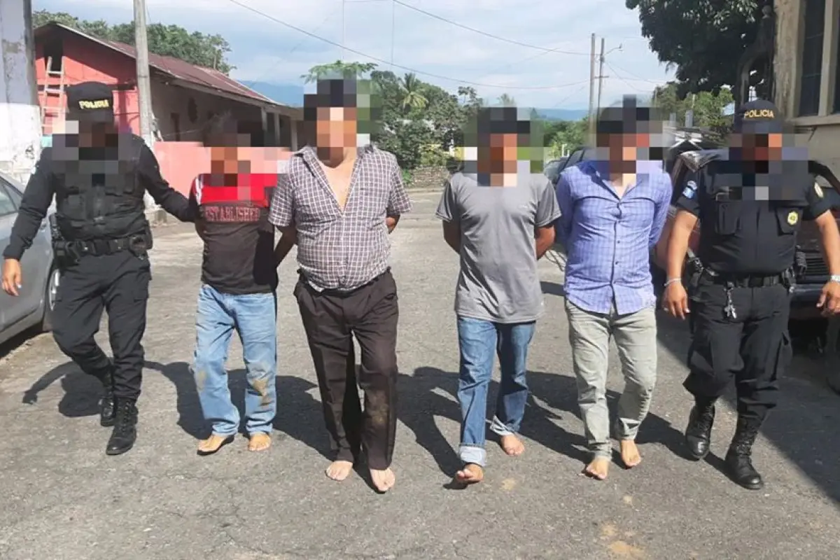 Turba retiene a cuatro en Malacatán