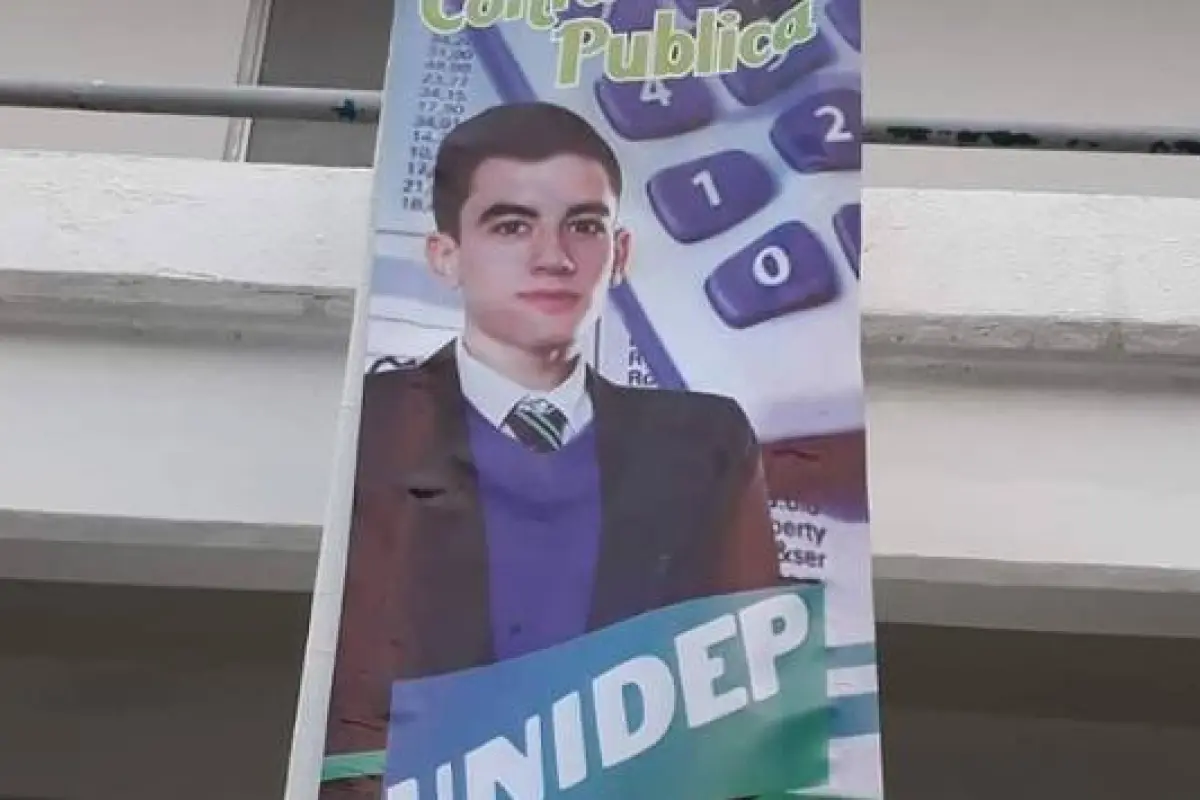 Universidad utilizó la foto de actor porno para su publicidad